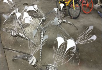 蜻蜓雕塑-儿童游乐园镜面抛光卡通不锈钢蜻蜓雕塑