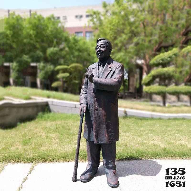 华罗庚雕塑-公园铜雕中国名人著名数学家华罗庚雕塑高清图片