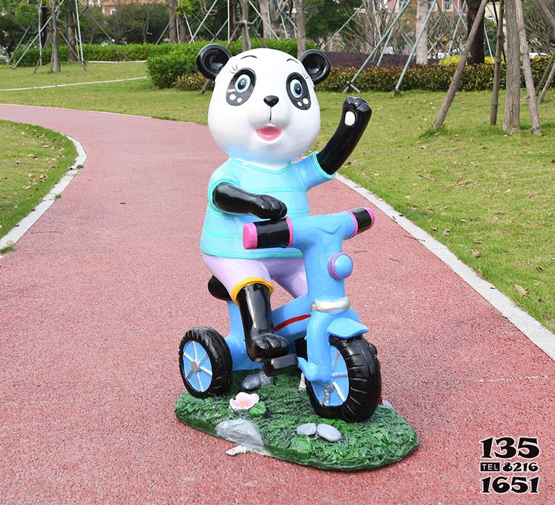 熊猫雕塑-儿童乐园骑车熊猫玻璃钢雕塑高清图片