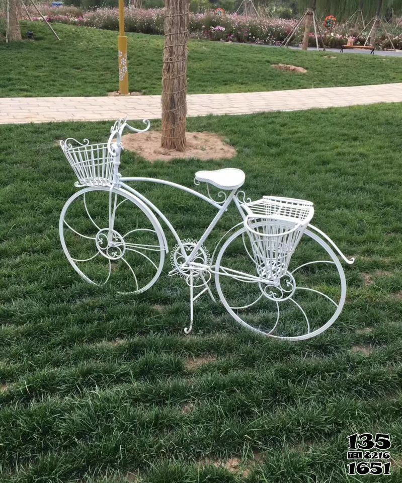 自行车雕塑-不锈钢户外自行车景观摆件高清图片