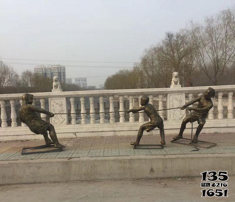 拔河雕塑-公园广场摆放拔河儿童玻璃钢仿铜雕高清图片