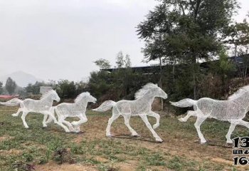 马群雕塑-公园里摆放的四匹奔跑的不锈钢镂空马群雕塑