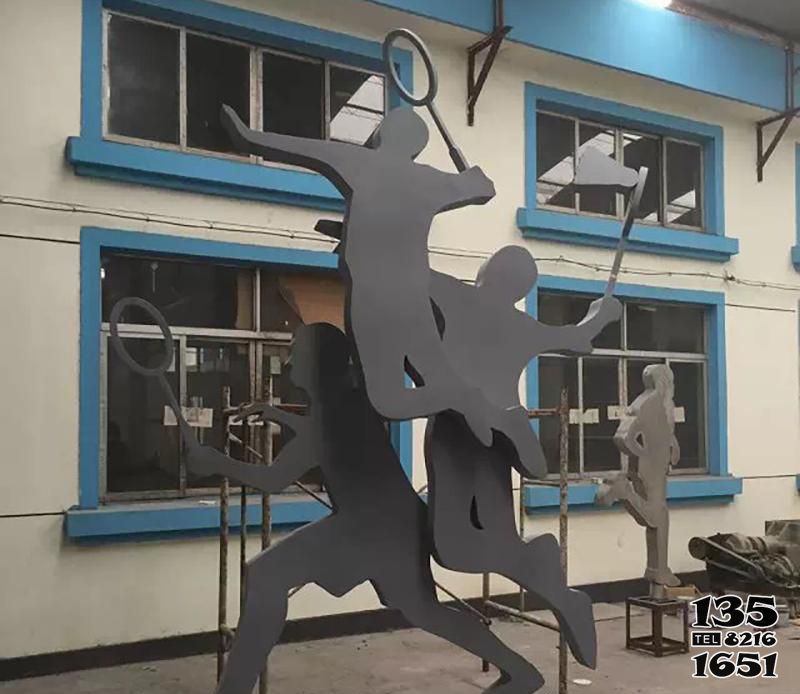 羽毛球雕塑-广场不锈钢打羽毛球剪影人物雕塑高清图片