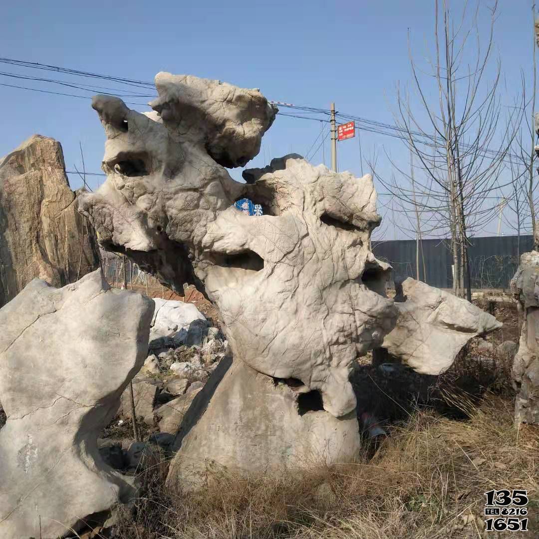 太湖石雕塑-公园景区抽象艺术石雕太湖石雕塑高清图片