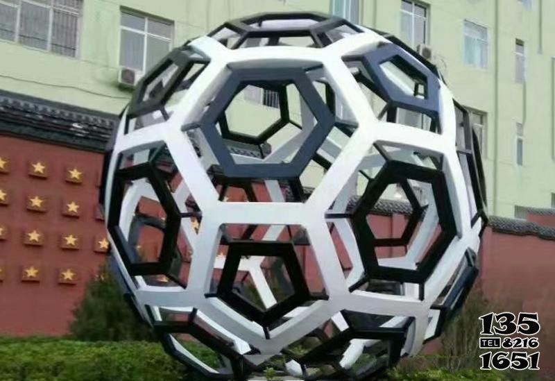 足球雕塑-不锈钢公园抽象镂空足球雕塑高清图片