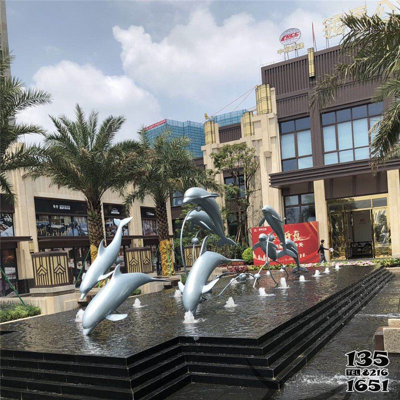 海豚雕塑-户外喷泉多只潜泳的不锈钢海豚雕塑高清图片
