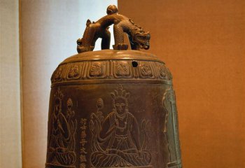 铜钟雕塑-博物馆展览中华传统工艺佛像花纹的铜钟雕塑
