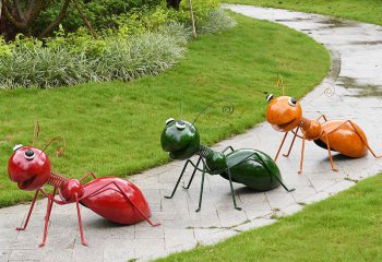 蚂蚁雕塑-公园草坪三只红黄绿爬行玻璃钢蚂蚁雕塑