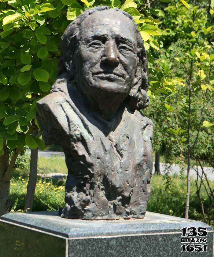 李斯特雕塑-公园景区匈牙利钢琴之王世界著名作曲家李斯特雕塑高清图片