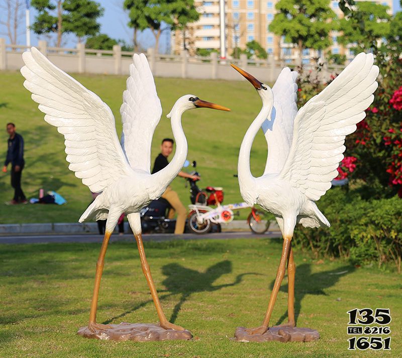 仙鹤雕塑-公园大型景观装饰品摆件玻璃钢仙鹤雕塑