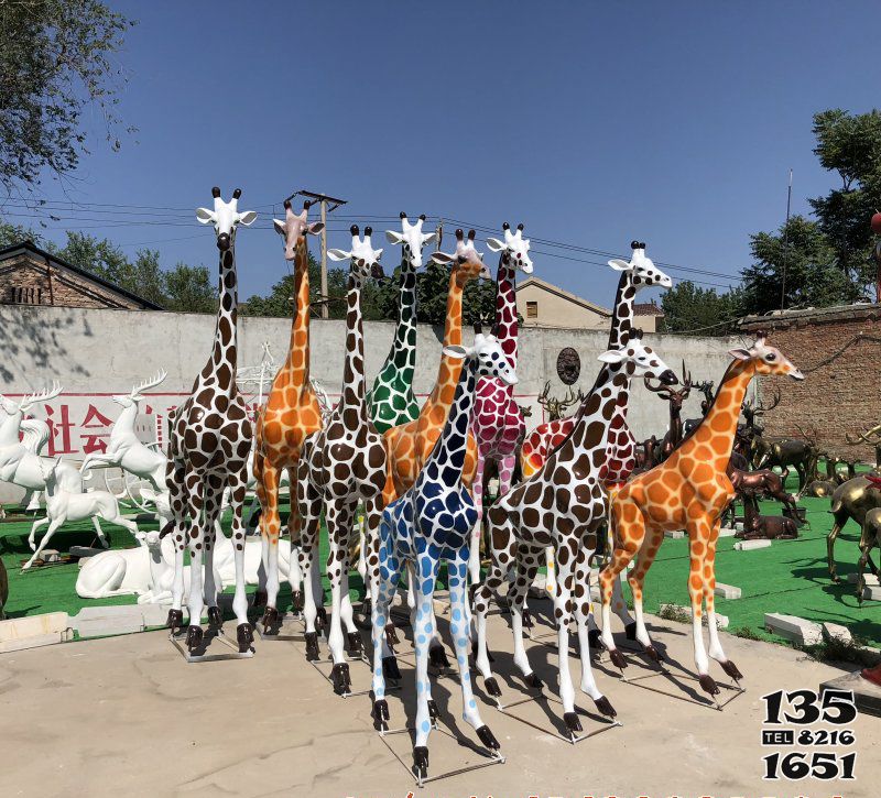 长颈鹿雕塑-景区大型景观仿真动物长颈鹿雕塑高清图片