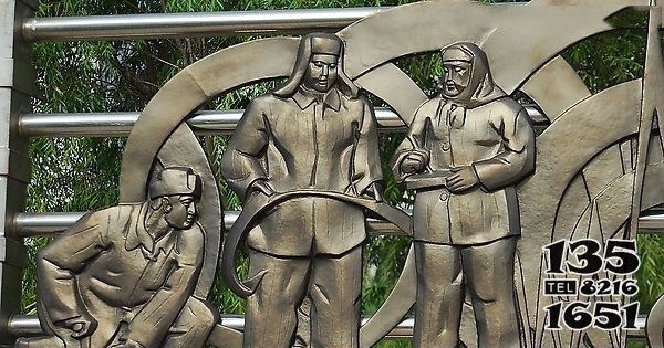 工人雕塑-公园摆放不锈钢浮雕工人雕塑高清图片
