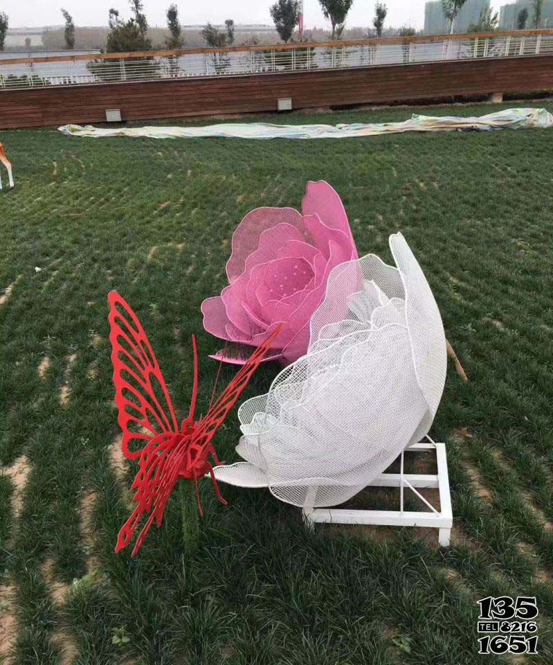 蝴蝶雕塑-校园不锈钢喷漆蝴蝶雕塑高清图片