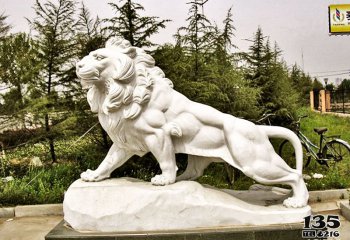 狮子雕塑-景区汉白玉石雕大型户外园林景观行走的狮子雕塑