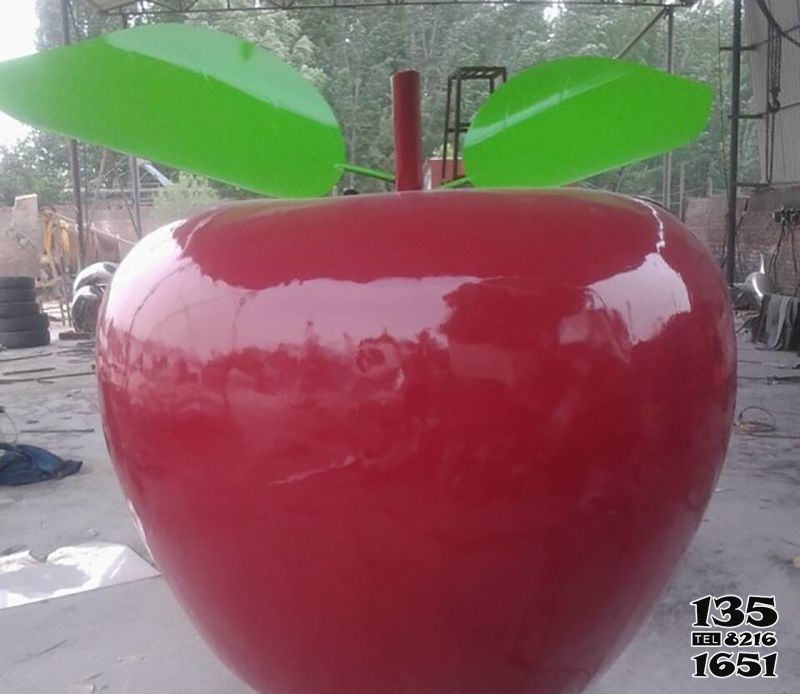 苹果雕塑-游乐场摆放仿真玻璃钢苹果城市景观雕塑高清图片