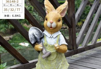 兔子雕塑-广场街道一只拿铁锹的树脂兔子雕塑