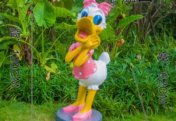 鸭子雕塑-草地上一直惊讶的玻璃钢卡通鸭子雕塑