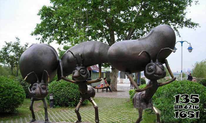 蚂蚁雕塑-公园广场摆放铸铜做旧青铜雕塑高清图片