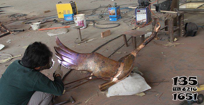大雁雕塑-大雁公园动物铜雕铸造雕塑高清图片