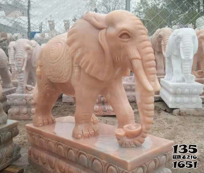 大象雕塑-户外园林景观创意晚霞红石雕大象雕塑高清图片