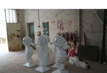 海马雕塑-公园里摆放的三只汉白玉石雕创意海马雕塑