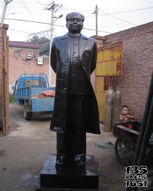 毛泽东雕塑-企业铜雕伟人毛泽东雕塑高清图片