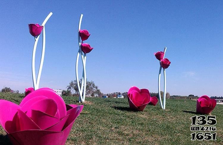 玫瑰花雕塑-公园草坪摆放不锈钢彩色仿真玫瑰花雕塑高清图片
