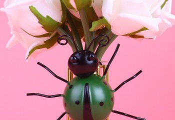 瓢虫雕塑-室内摆放的绿色玻璃钢仿真瓢虫雕塑