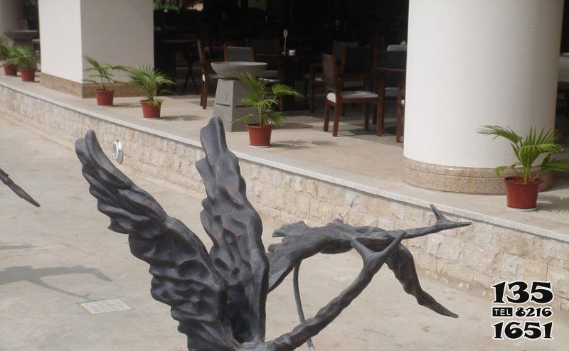 大雁雕塑-公园抽象创意大雁动物铜雕高清图片