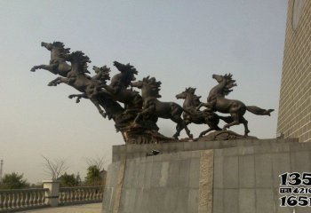 马群雕塑-广场上摆放的奔跑的玻璃钢仿真马群雕塑