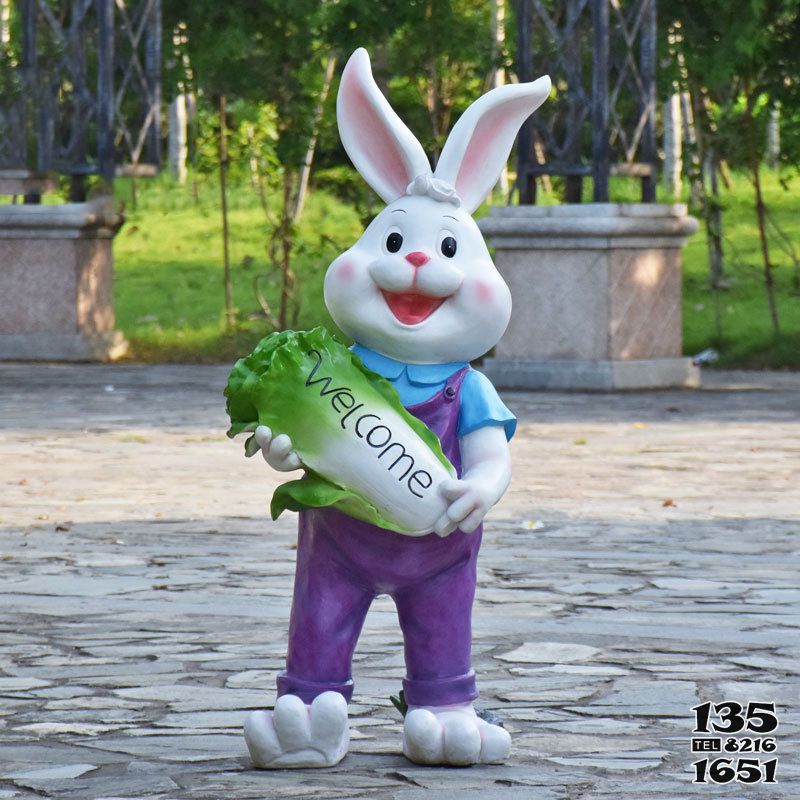 兔子雕塑-商场一只抱着白菜的玻璃钢兔子雕塑高清图片
