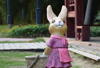 兔子雕塑-庭院一只忙碌的树脂兔子雕塑