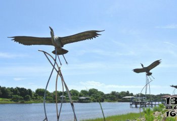 仙鹤雕塑-公园湖中创意不锈钢飞翔的仙鹤雕塑