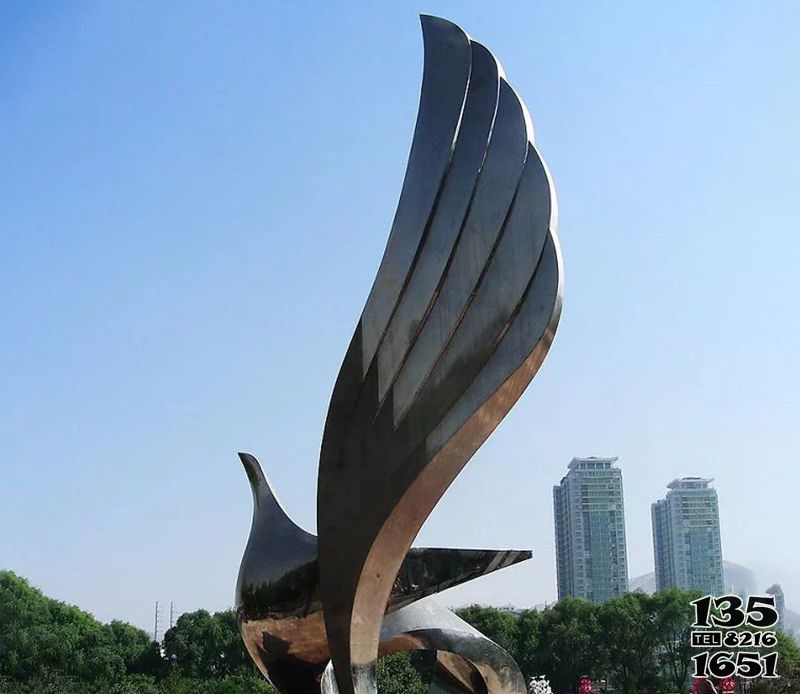 翅膀雕塑-公园广场不锈钢镜面切面工艺装饰翅膀雕塑高清图片
