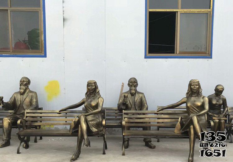 美女雕塑-广场铜雕座椅上休息的户外园林景观美女雕塑高清图片