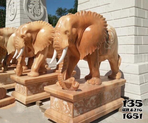 大象雕塑-酒店大型户外景观晚霞红石雕大型雕塑高清图片