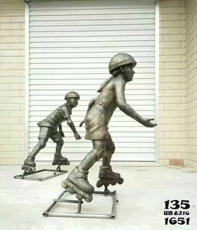儿童雕塑-城市街道铜雕小孩玩轮滑公园人物儿童雕塑高清图片