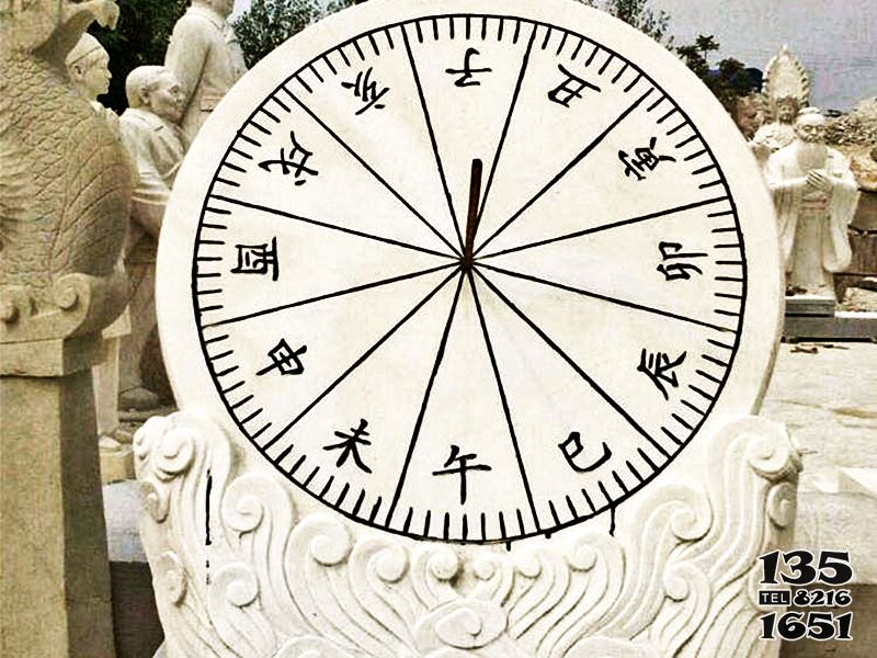 日晷雕塑-公园创意浮雕石雕古代计时器日晷雕塑高清图片