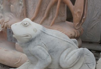 青蛙雕塑-户外农场池塘摆放砂岩石雕青蛙雕塑