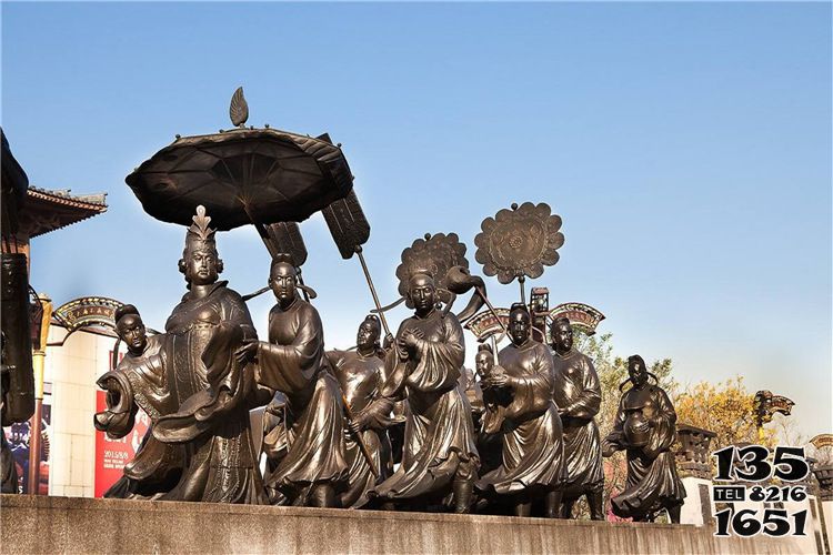 人物雕塑-古代人物景观不锈钢仿铜行走的人物雕塑高清图片
