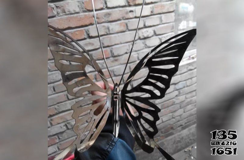 蝴蝶雕塑-玻璃钢街道创意蝴蝶雕塑高清图片