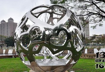 镂空球雕塑-户外草坪创意不锈钢爱心镂空球雕塑