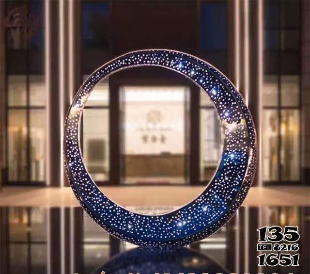 月亮雕塑-酒店门口装饰镂空发亮的不锈钢月亮雕塑高清图片