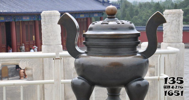 香炉雕塑-圆形宝鼎道教寺院铸铜香炉摆件雕塑高清图片
