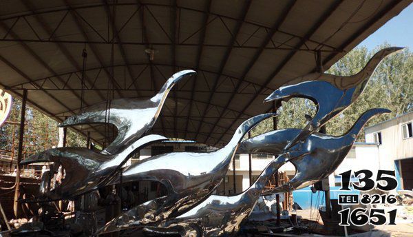 大雁雕塑-公园抽象不锈钢大雁雕塑高清图片