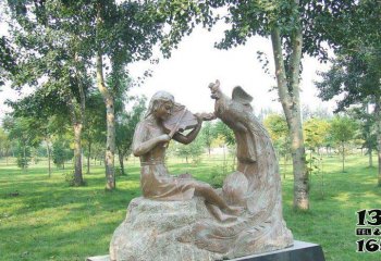 凤凰雕塑-公园创意大理石卧在人物旁边的凤凰雕塑