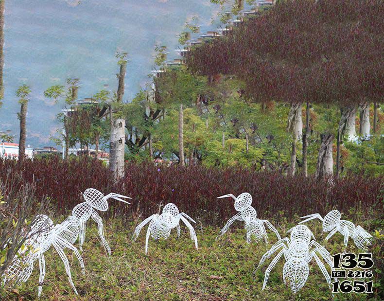 蚂蚁雕塑-观光园林景区蚂蚁群网格抽象不锈钢蚂蚁雕塑高清图片