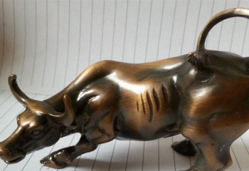 华尔街牛-公园里摆放的铜色低头的玻璃钢创意华尔街牛