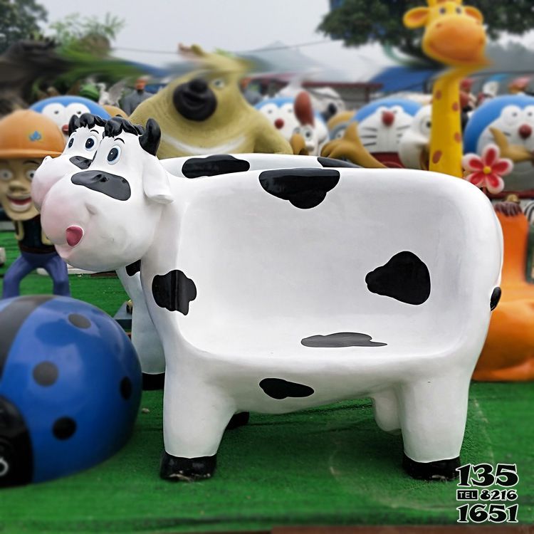 牛雕塑-游乐园一只大号牛座椅玻璃钢牛雕塑高清图片