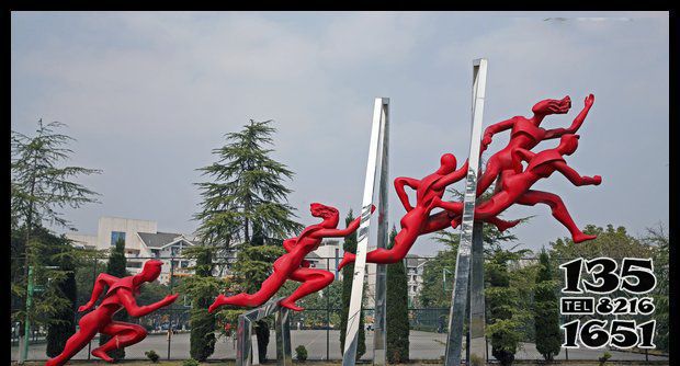 跑步雕塑-公园不锈钢抽象赛跑人物景观雕塑高清图片
